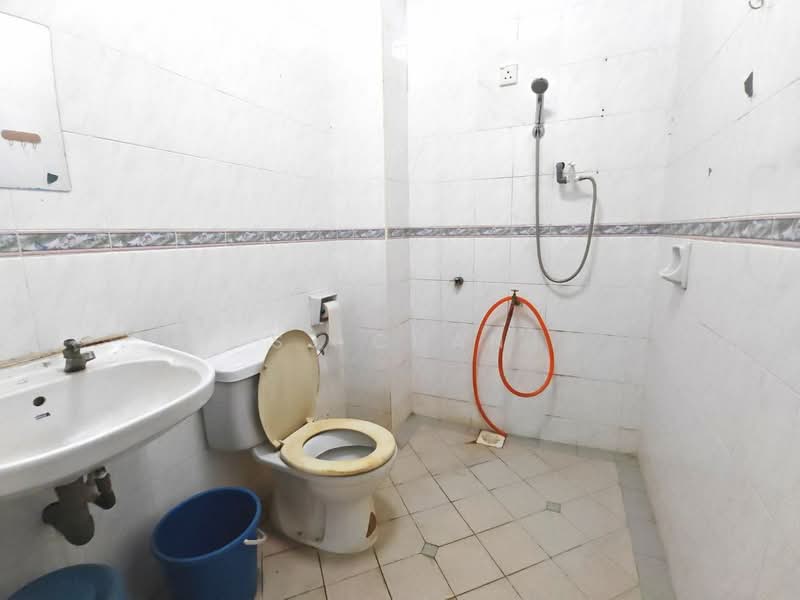 Rumah Teres 2 Tingkat untuk Disewa di Permas Jaya (Johor) - SJ CHAN - Bathroom - PropertyGuru.com.my
