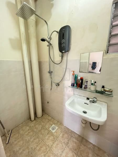 Pangsapuri untuk Dijual di Residensi Bistaria - Haron Agen - Bathroom - PropertyGuru.com.my