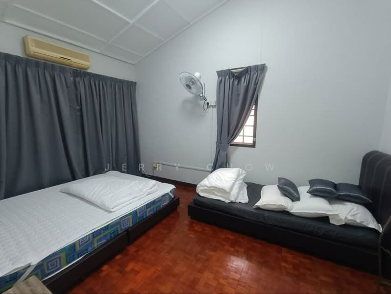 Semi-Detached House for Sale in Taman Camay (Ipoh) - Jerry Chow - Bedroom - PropertyGuru.com.my
