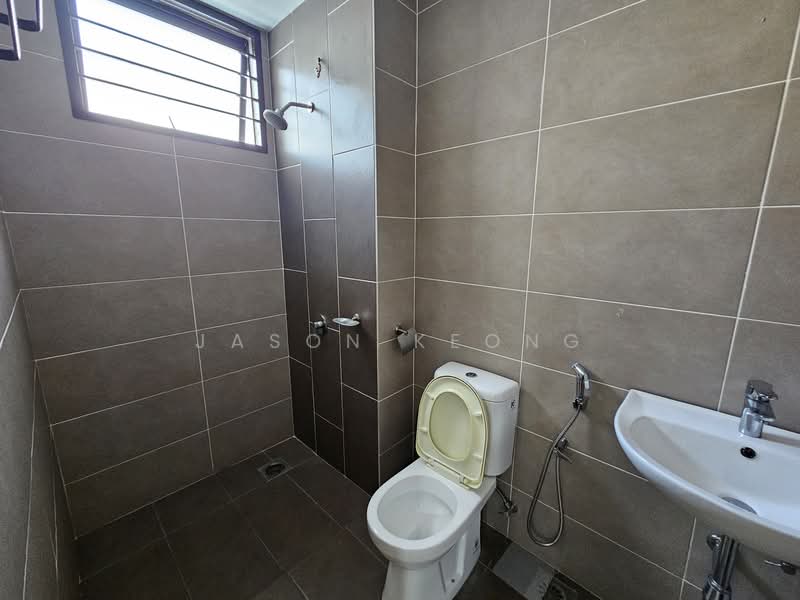 Rumah Teres 2 Tingkat untuk Dijual di Lakeside Residences (Puchong) - Jason Keong - Bathroom - PropertyGuru.com.my