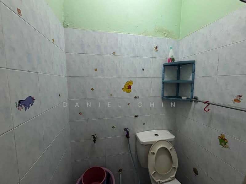 Rumah Teres 2 Tingkat untuk Dijual di Taman Sri Rampai (Wangsa Maju) - Daniel Chin - Bathroom - PropertyGuru.com.my