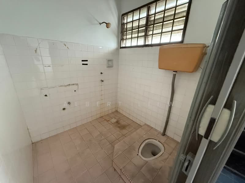 1-storey Terraced House for Sale in Bakri (Johor) - Albert Liew - Bathroom - PropertyGuru.com.my