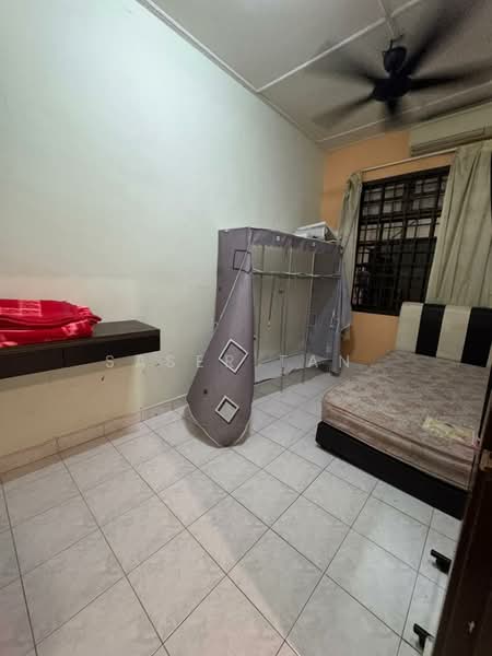 Rumah Teres 1.5 Tingkat untuk Dijual di Taman Pelangi Indah (Ulu Tiram) - SASER TAN. - Bedroom - PropertyGuru.com.my