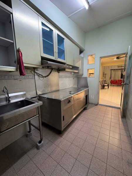Rumah Teres 1.5 Tingkat untuk Dijual di Taman Pelangi Indah (Ulu Tiram) - SASER TAN. - Kitchen - PropertyGuru.com.my