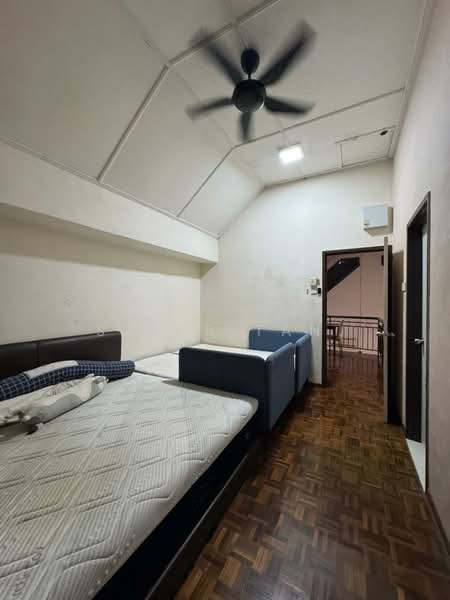 Rumah Teres 1.5 Tingkat untuk Dijual di Taman Pelangi Indah (Ulu Tiram) - SASER TAN. - Bedroom - PropertyGuru.com.my