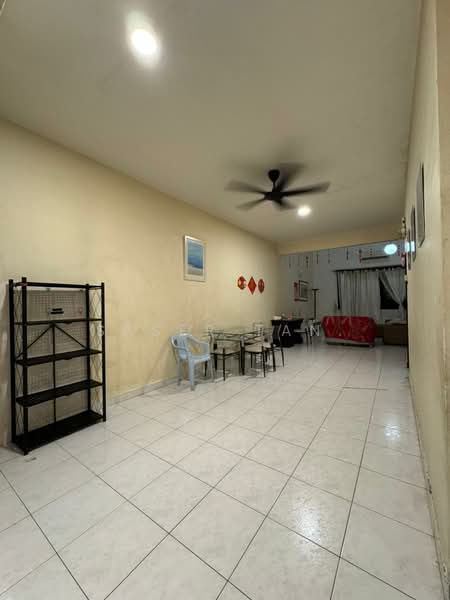 Rumah Teres 1.5 Tingkat untuk Dijual di Taman Pelangi Indah (Ulu Tiram) - SASER TAN. - Living Room - PropertyGuru.com.my
