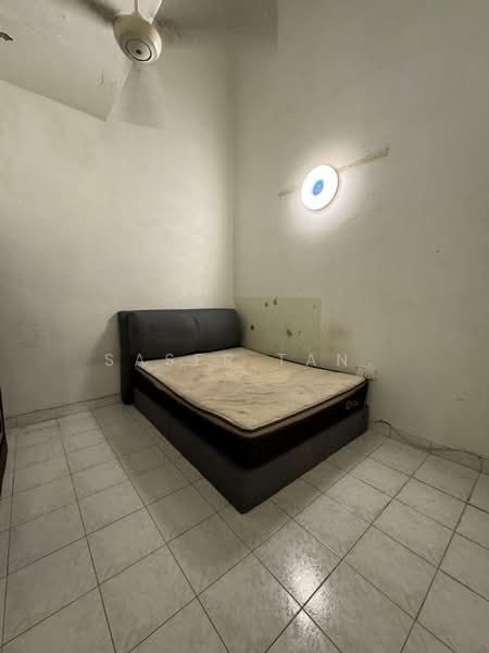 Rumah Teres 1.5 Tingkat untuk Dijual di Taman Pelangi Indah (Ulu Tiram) - SASER TAN. - Bedroom - PropertyGuru.com.my