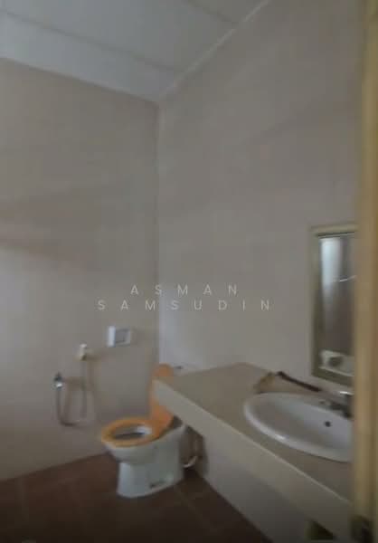 Rumah Teres 2 Tingkat untuk Disewa di Shah Alam (Selangor) - Asman Samsudin - Bathroom - PropertyGuru.com.my
