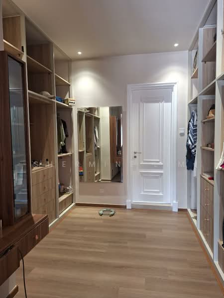 Bungalow for Sale in Kuala Lumpur (Kuala Lumpur) - Shermine Lim - Walk-in Wardrobe  - PropertyGuru.com.my