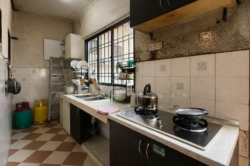 Terraced House for Sale in Taman Bukit Subang (Shah Alam) - Ashraf Azwan - Kitchen - PropertyGuru.com.my