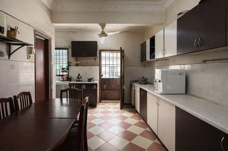 Terraced House for Sale in Taman Bukit Subang (Shah Alam) - Ashraf Azwan - Kitchen - PropertyGuru.com.my
