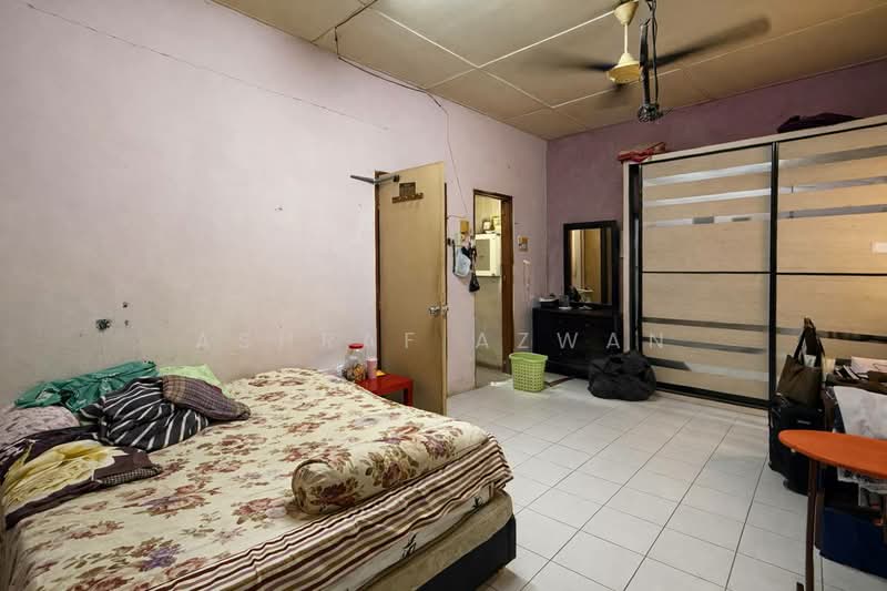 Terraced House for Sale in Taman Bukit Subang (Shah Alam) - Ashraf Azwan - Bedroom - PropertyGuru.com.my