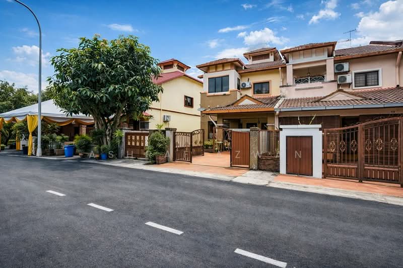 Terraced House for Sale in Taman Bukit Subang (Shah Alam) - Ashraf Azwan - Exterior - PropertyGuru.com.my