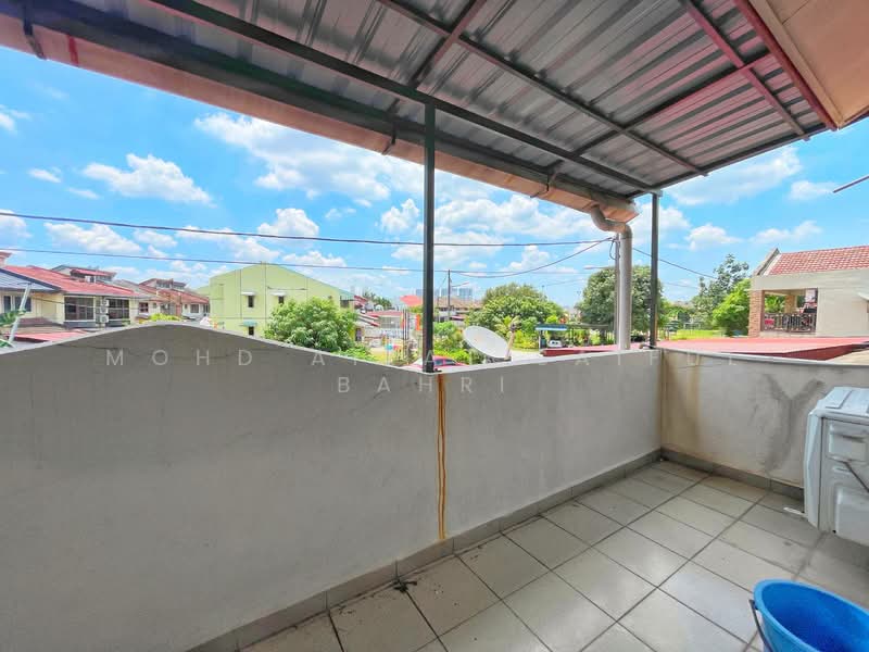 Rumah Teres 2 Tingkat untuk Dijual di Bandar Baru Bangi (Selangor) - Mohd Aizat Saiful Bahri - Balcony - PropertyGuru.com.my