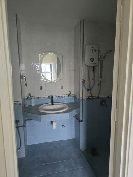 Condominium for Sale at Maxwell Towers - DANIEL . - Bathroom - PropertyGuru.com.my