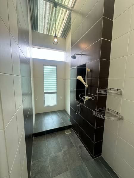 Rumah Bandar untuk Dijual di Taman Sutera Utama (Skudai) - Jeny Loo - Bathroom - PropertyGuru.com.my