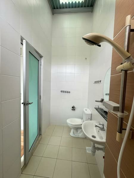 Rumah Bandar untuk Dijual di Taman Sutera Utama (Skudai) - Jeny Loo - Bathroom - PropertyGuru.com.my
