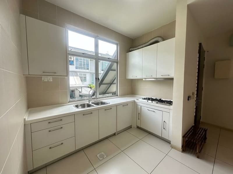Rumah Bandar untuk Dijual di Taman Sutera Utama (Skudai) - Jeny Loo - Kitchen - PropertyGuru.com.my