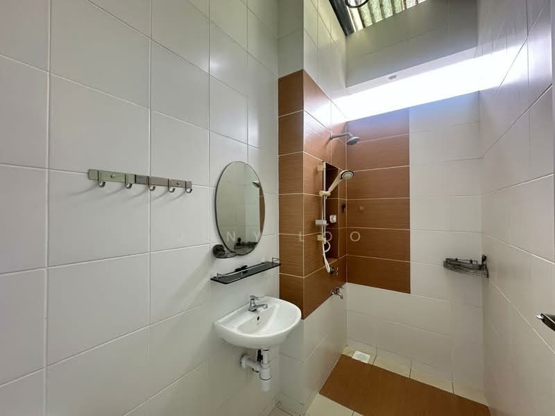 Rumah Bandar untuk Dijual di Taman Sutera Utama (Skudai) - Jeny Loo - Bathroom - PropertyGuru.com.my