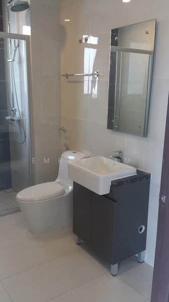 Kondominium untuk Dijual di Bay Point @ Country Garden Danga Bay - Ember Lim - Bathroom - PropertyGuru.com.my