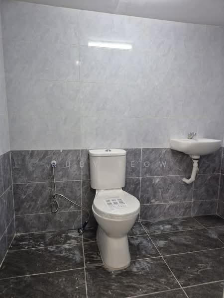 Shop for Rent in Taman Nusa Bestari (Iskandar Puteri (Nusajaya)) - Ruby Teow - Bathroom - PropertyGuru.com.my