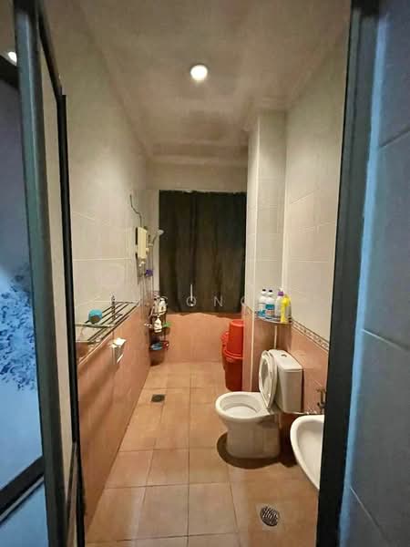 Rumah Teres 2 Tingkat untuk Dijual di Taman Impian Emas (Skudai) - Yucong . - Bathroom - PropertyGuru.com.my