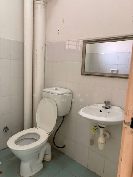 Pangsapuri untuk Dijual di Laguna Biru - Muhammad Ezwan - Bathroom - PropertyGuru.com.my
