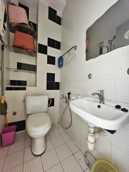 Servis Apartment untuk Dijual di The Sky Executive Suites - Phelicia Lee - Bathroom - PropertyGuru.com.my