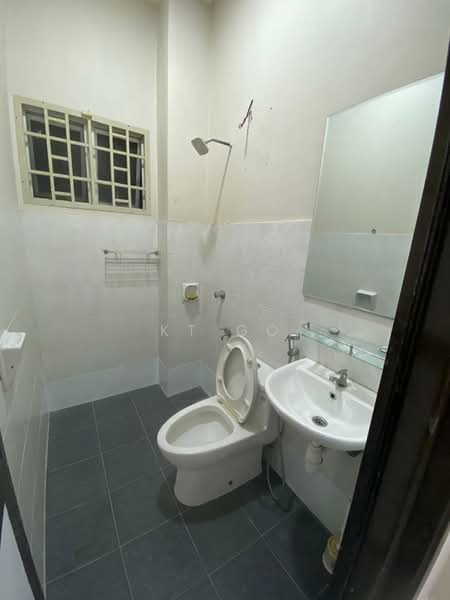 2-storey Terraced House for Sale in TAMAN PUCHONG UTAMA (Puchong) - KT Go - Bathroom - PropertyGuru.com.my
