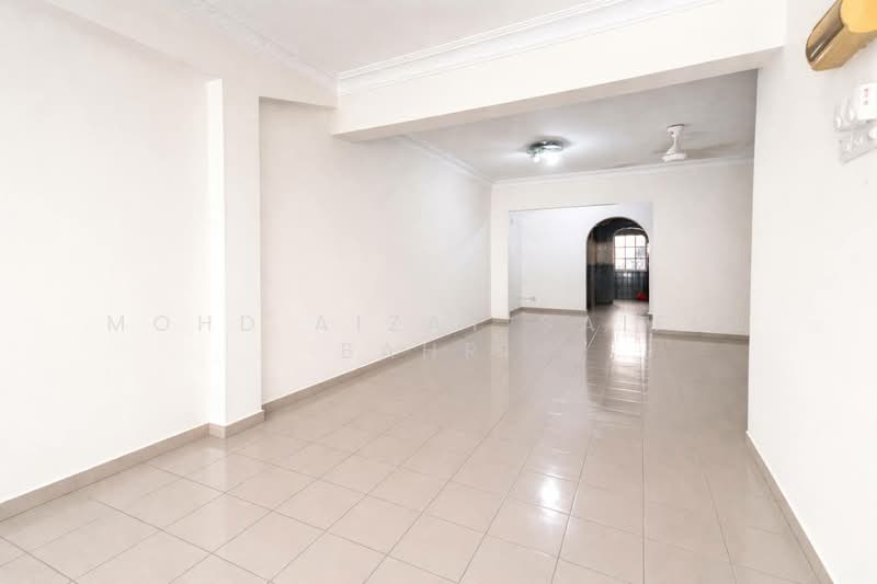 2-storey Terraced House for Sale in Seksyen 19 (Shah Alam) - Mohd Aizat Saiful Bahri - Living Room - PropertyGuru.com.my
