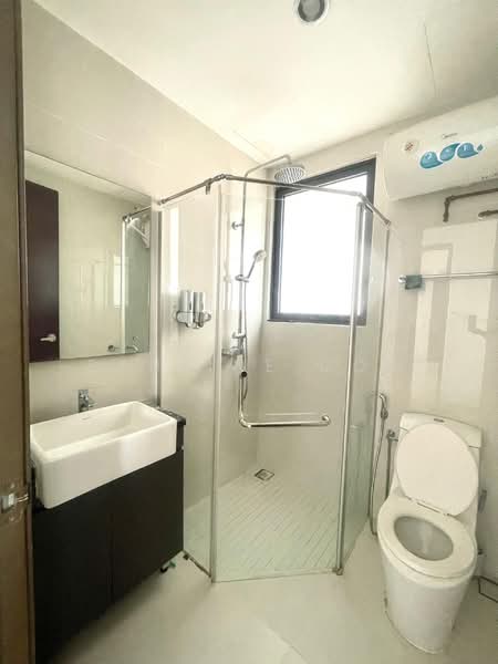 Condominium for Rent at Amberside @ Country Garden Danga Bay - Pauline Goh - Bathroom - PropertyGuru.com.my