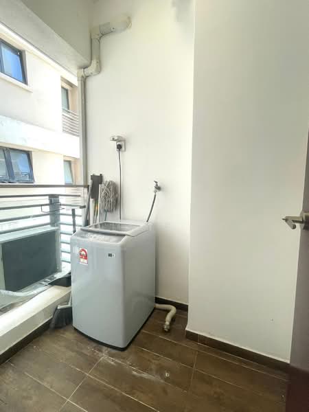 Condominium for Rent at Amberside @ Country Garden Danga Bay - Pauline Goh - Balcony - PropertyGuru.com.my