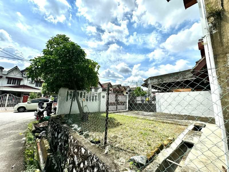2-storey Terraced House for Sale in Kelana Jaya (Petaling Jaya) - Thoriq Suparman - Exterior - PropertyGuru.com.my