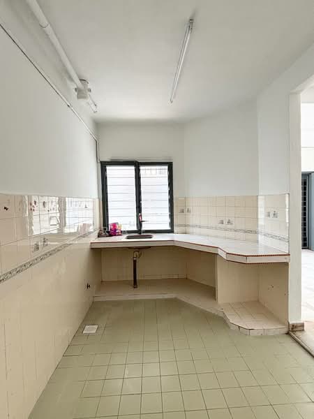 Pangsapuri untuk Dijual di Subang Perdana Goodyear Court 5 - Ashraf Azwan - Kitchen - PropertyGuru.com.my