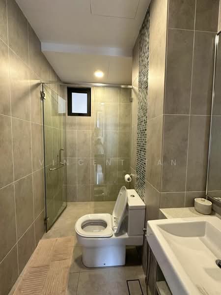 Kondominium untuk Disewa di Queens Residences Q2 @ Queens Waterfront - Vincent Tan - Bathroom - PropertyGuru.com.my