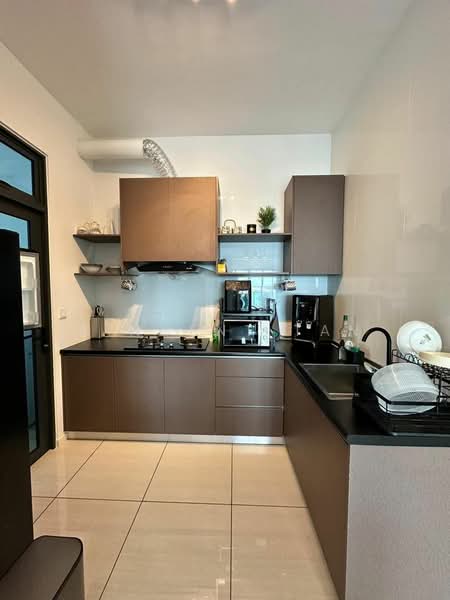 Kondominium untuk Disewa di Queens Residences Q2 @ Queens Waterfront - Vincent Tan - Kitchen - PropertyGuru.com.my