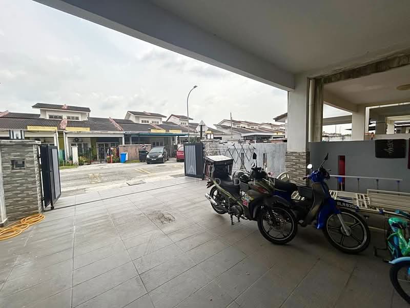 1-storey Terraced House for Sale in Seksyen 30 (Shah Alam) - NORFADILAH ZAINUDDIN - Exterior - PropertyGuru.com.my