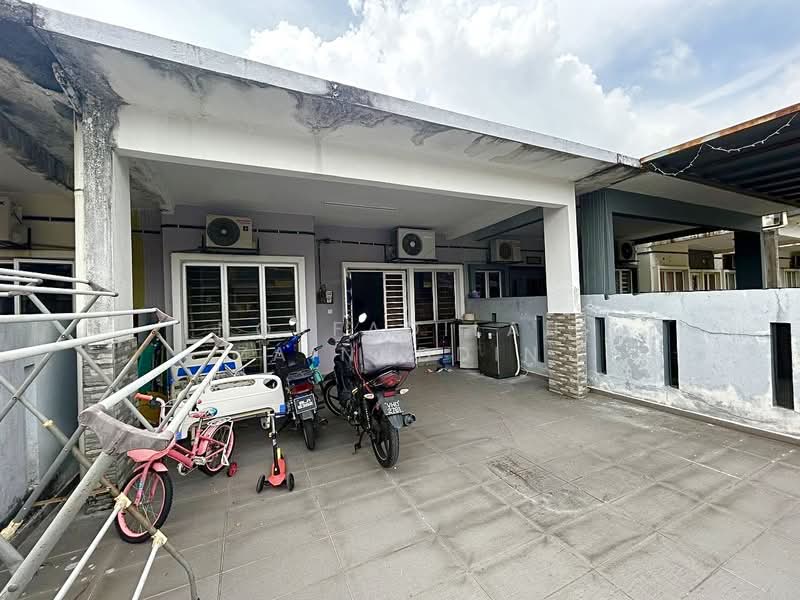 1-storey Terraced House for Sale in Seksyen 30 (Shah Alam) - NORFADILAH ZAINUDDIN - Exterior - PropertyGuru.com.my
