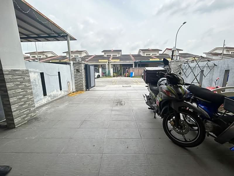 1-storey Terraced House for Sale in Seksyen 30 (Shah Alam) - NORFADILAH ZAINUDDIN - Exterior - PropertyGuru.com.my