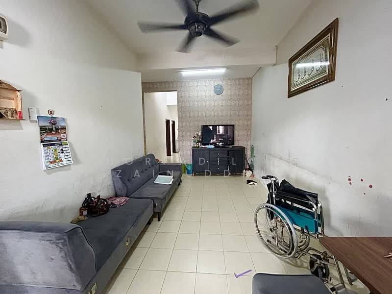 1-storey Terraced House for Sale in Seksyen 30 (Shah Alam) - NORFADILAH ZAINUDDIN - Living Room - PropertyGuru.com.my