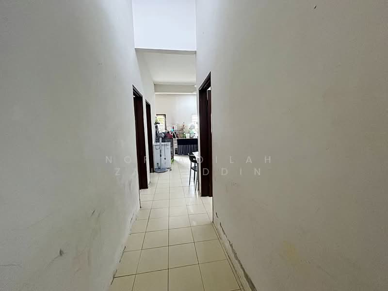 1-storey Terraced House for Sale in Seksyen 30 (Shah Alam) - NORFADILAH ZAINUDDIN - Corridor - PropertyGuru.com.my
