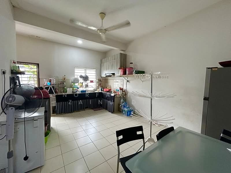 1-storey Terraced House for Sale in Seksyen 30 (Shah Alam) - NORFADILAH ZAINUDDIN - Kitchen - PropertyGuru.com.my