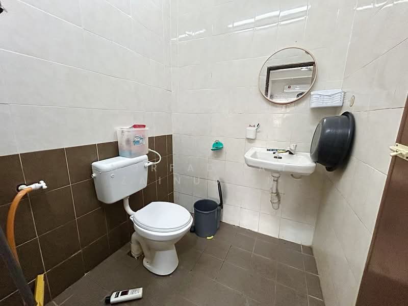 1-storey Terraced House for Sale in Seksyen 30 (Shah Alam) - NORFADILAH ZAINUDDIN - Bathroom - PropertyGuru.com.my