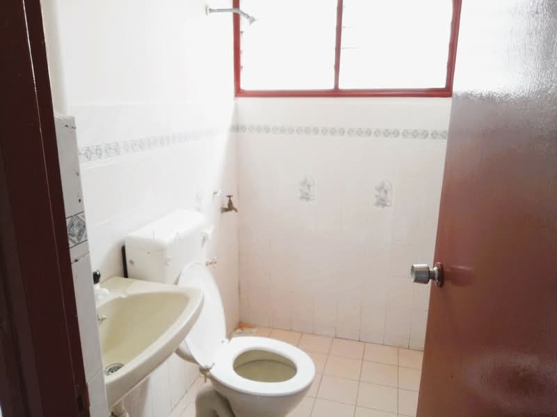Kondominium untuk Dijual di Selesa Puteri Condominium - Jason Chua - Bathroom - PropertyGuru.com.my
