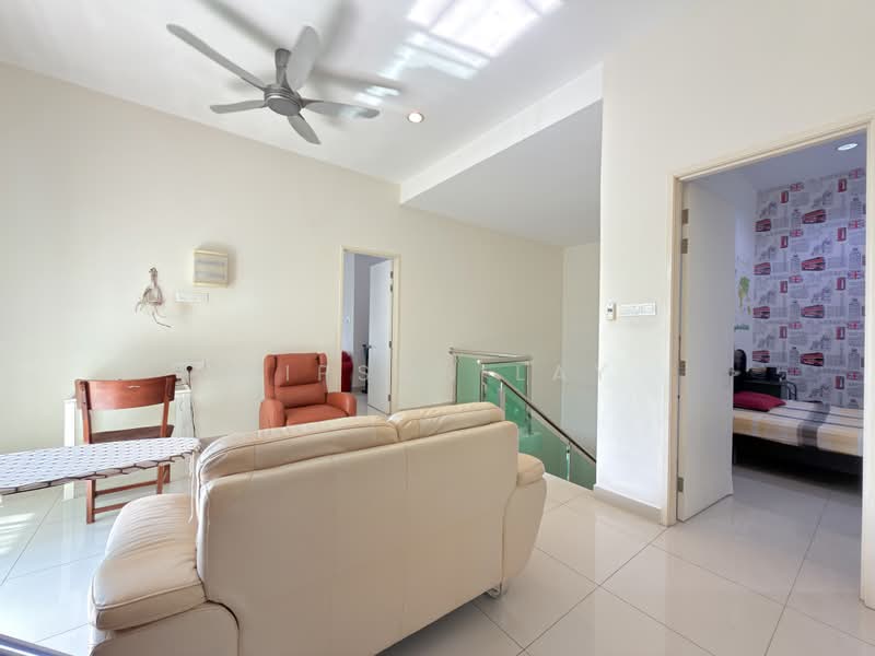 Rumah Berkembar untuk Dijual di Taman Kluang Indah (Kluang) - Gipson Lay - Living Room - PropertyGuru.com.my