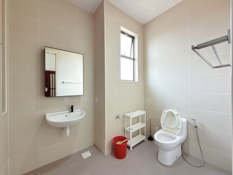 Rumah Berkembar untuk Dijual di Taman Kluang Indah (Kluang) - Gipson Lay - Bathroom - PropertyGuru.com.my