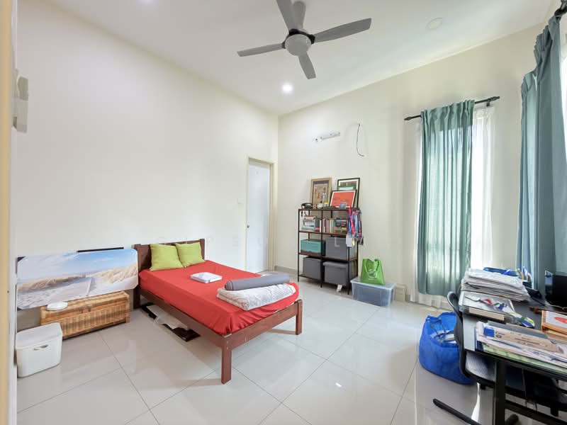 Rumah Berkembar untuk Dijual di Taman Kluang Indah (Kluang) - Gipson Lay - Bedroom - PropertyGuru.com.my