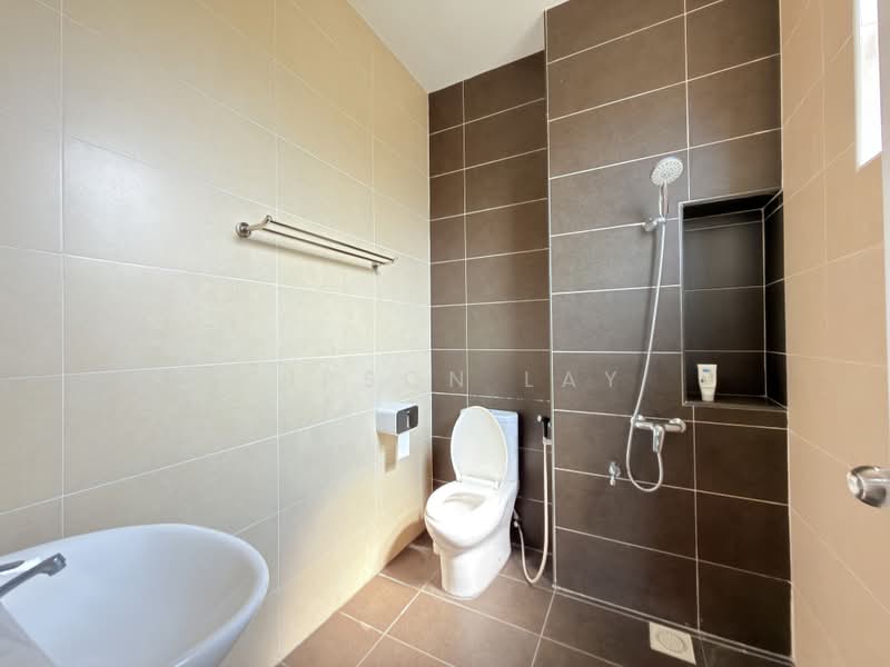 Rumah Berkembar untuk Dijual di Taman Kluang Indah (Kluang) - Gipson Lay - Bathroom - PropertyGuru.com.my