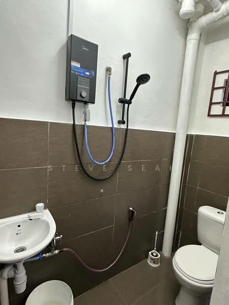 Rumah Teres untuk Disewa di Taman Bukit Mewah (Tampoi) - Steve Seah - Bathroom - PropertyGuru.com.my
