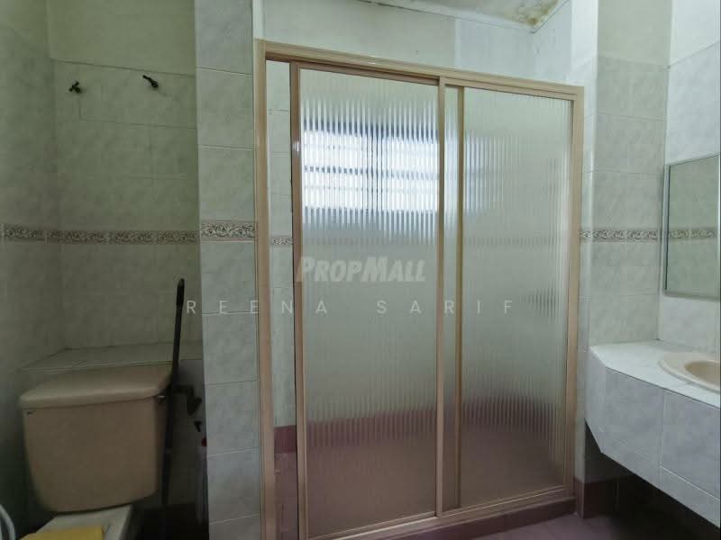 Bungalow for Sale in Subang (Selangor) - Reena Sarif - Bathroom - PropertyGuru.com.my